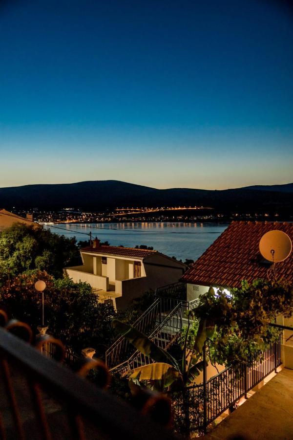 Apartment With Terrace And Sea View - Lucic Trogir Luaran gambar