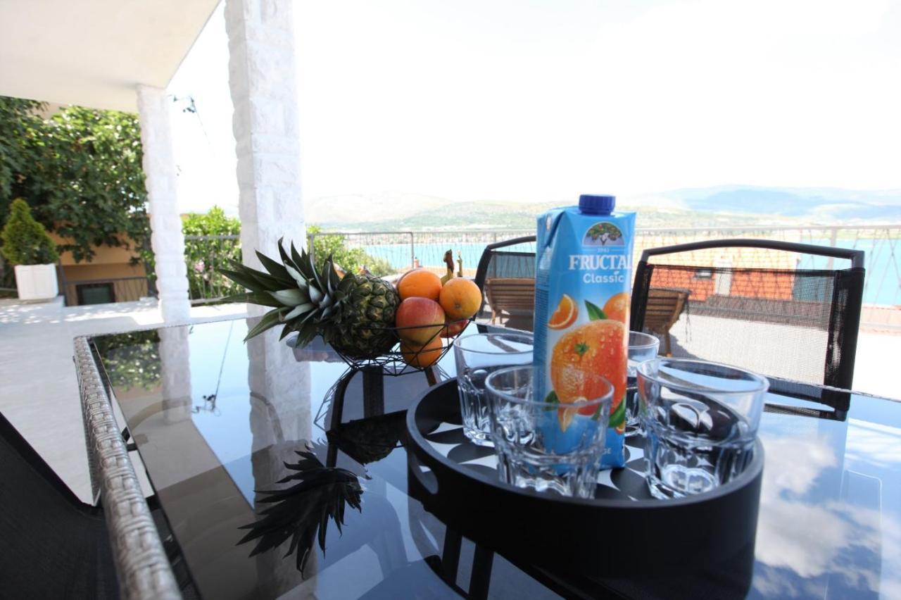 Apartment With Terrace And Sea View - Lucic Trogir Luaran gambar