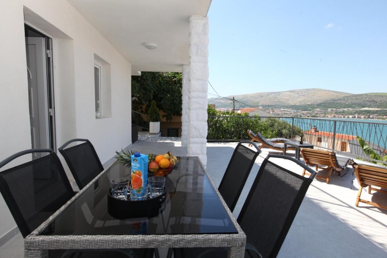 Apartment With Terrace And Sea View - Lucic Trogir Luaran gambar