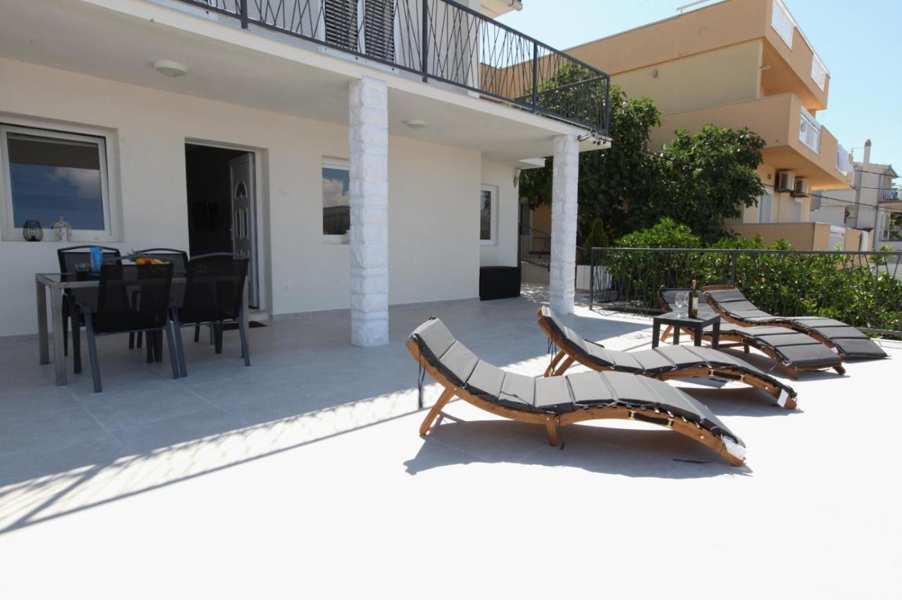 Apartment With Terrace And Sea View - Lucic Trogir Luaran gambar
