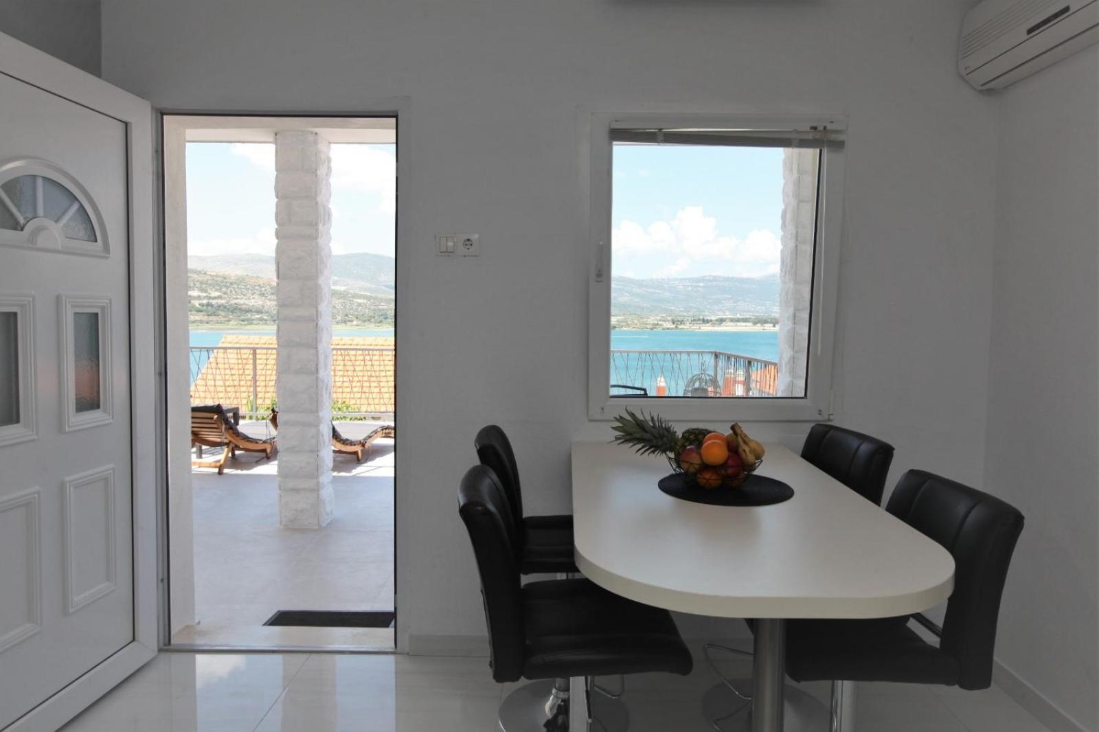Apartment With Terrace And Sea View - Lucic Trogir Luaran gambar