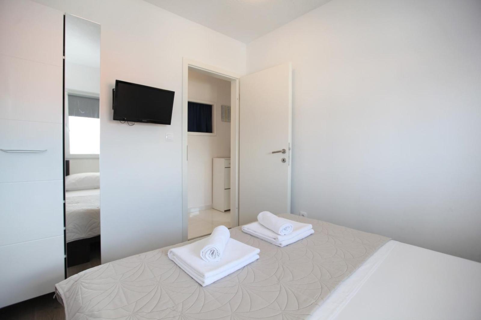 Apartment With Terrace And Sea View - Lucic Trogir Luaran gambar