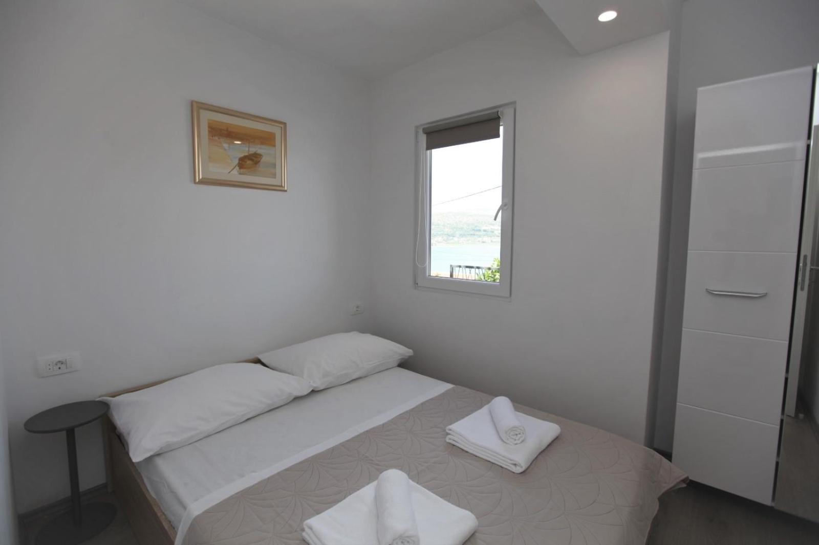 Apartment With Terrace And Sea View - Lucic Trogir Luaran gambar