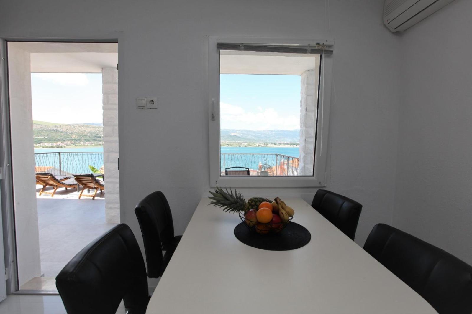 Apartment With Terrace And Sea View - Lucic Trogir Luaran gambar